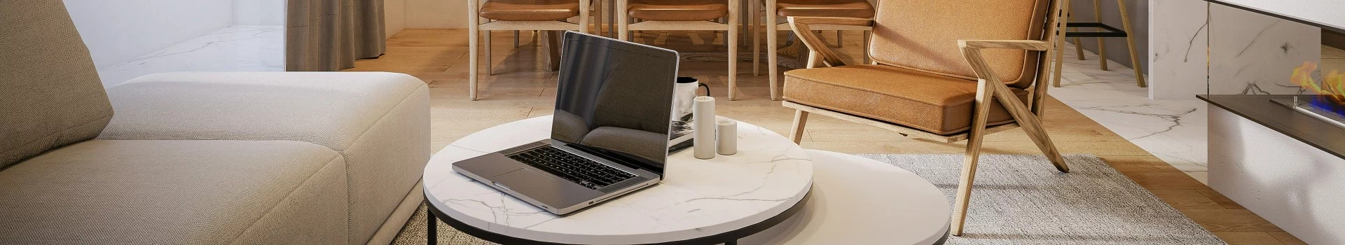 banner - laptop na stoliku do kawy w salonie